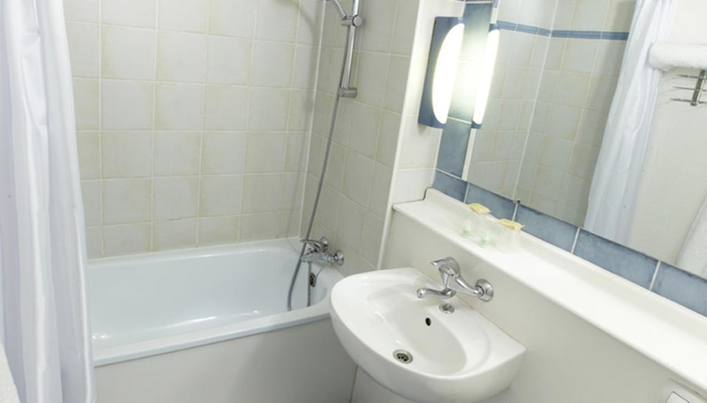 Campanile Dunkerque Est - Armbouts-Cappel Hotel Quarto foto